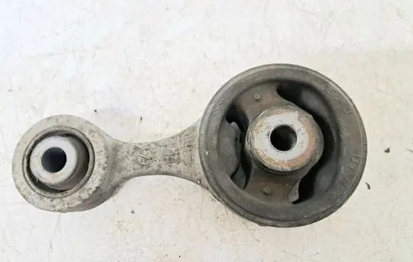 Honda Civic Engine mount bracket