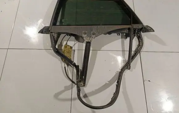 Audi A6 S6 C6 4F Rear door window/glass frame 