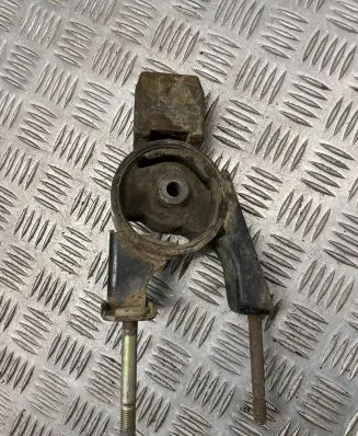 Toyota Yaris Engine mount bracket 12370N