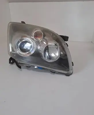 Toyota Avensis T250 Headlight/headlamp 35108