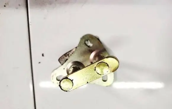 Fiat Bravo - Brava Front door lock loop/hook striker 