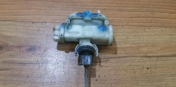 Volkswagen PASSAT B3 Central locking vacuum pump 357862153