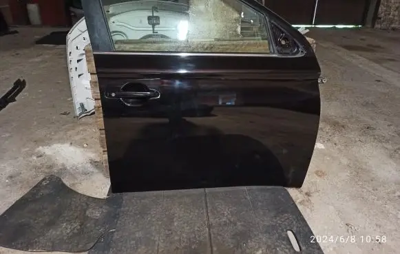 Mitsubishi Outlander Front door