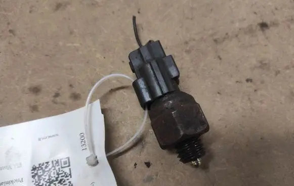 Hyundai Tucson JM Reversing light switch sensor