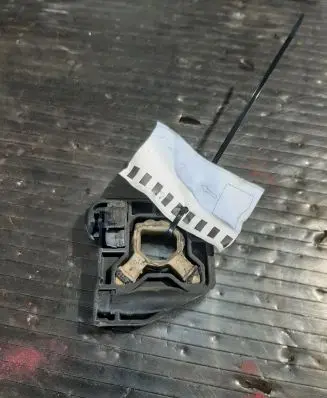 BMW 4 F32 F33 Radiator mount bracket 8620732