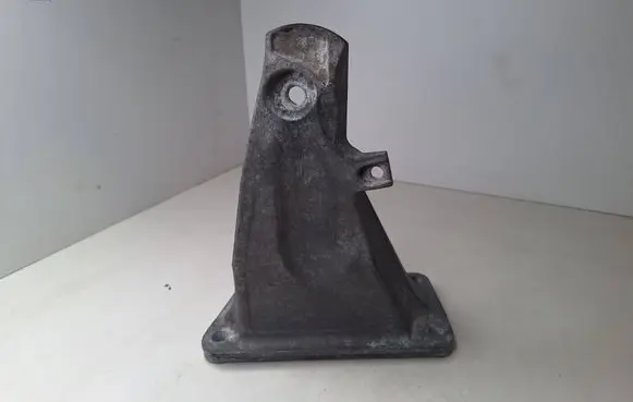 BMW 7 E65 E66 Engine mount bracket 6758420 6727 13807410
