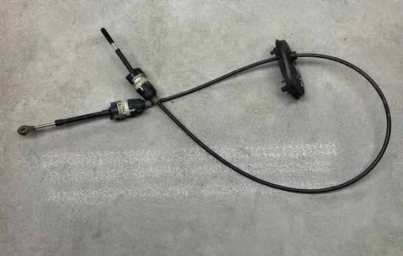 Opel Astra J Gear shift cable linkage 13313656