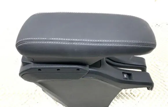 Peugeot 2008 I Armrest 