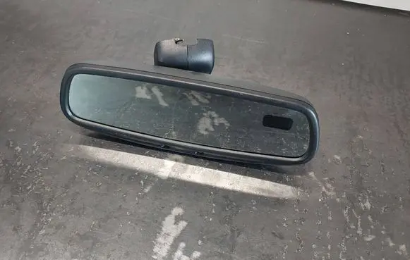 Rear view mirror (interior)