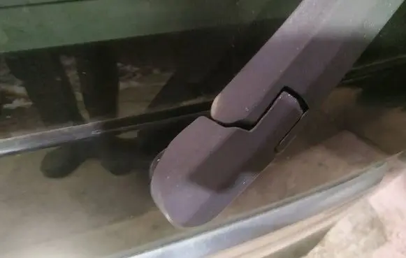 Honda FR-V Rear window wiper motor