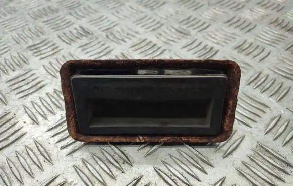 Tailgate opening switch