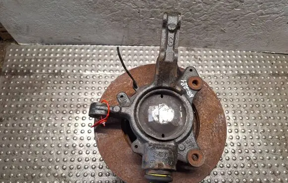 Renault Master III Front wheel hub spindle knuckle S2506228 400150081R