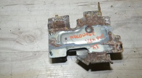 Nissan X-Trail T31 Engine control unit holder 