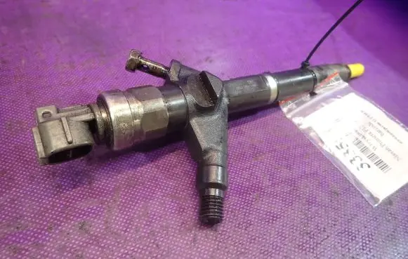 Nissan Primera Fuel injector AW420AW4