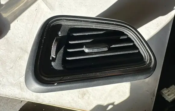 Renault Kadjar Dashboard side air vent grill/cover trim 0018911302