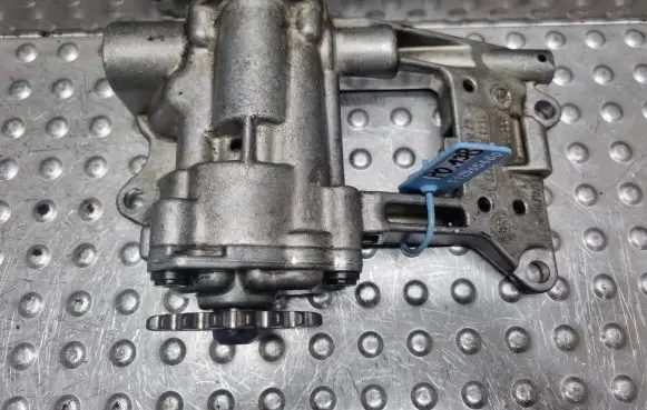 BMW 3 E90 E91 Oil pump 2247217