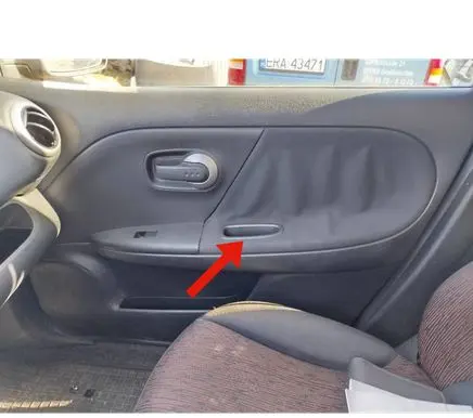 Nissan Note (E11) Front door storage pocket/box 809509U00B