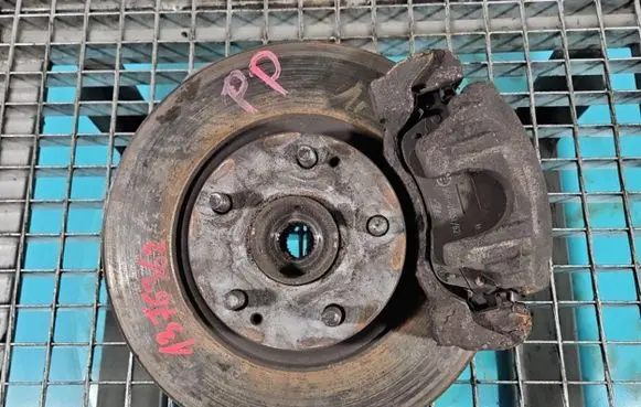 Toyota Corolla Verso E121 Front wheel hub spindle knuckle IMPRK1376362