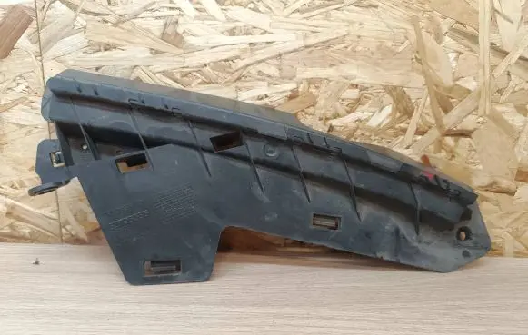 Front bumper mounting bracket