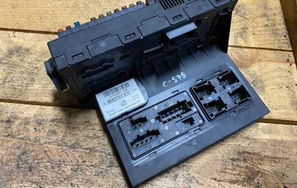 Mercedes-Benz E W211 SAM control unit A2115453901 2115453901