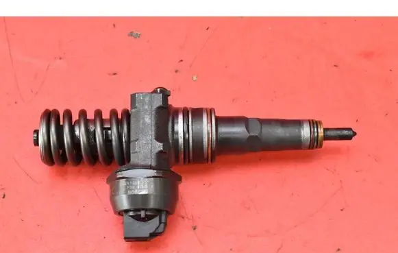 Volkswagen PASSAT B5.5 Fuel injector 038130073AJ