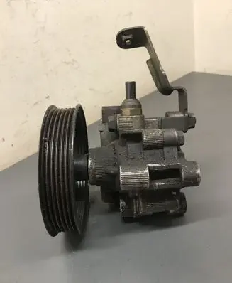 Toyota Corolla Verso AR10 Power steering pump