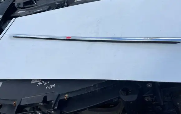 Volkswagen PASSAT B7 Front door glass trim molding 3C4837476D