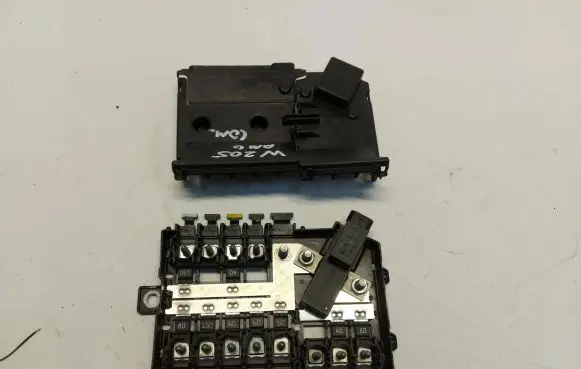 Mercedes-Benz C W205 Fuse box set A2055402850