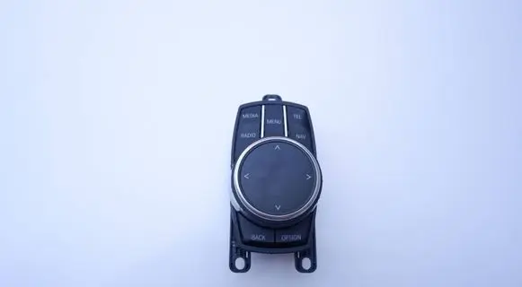 Head unit multimedia control