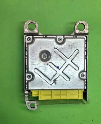 Toyota Avensis T270 Airbag control unit/module 233112105 8917005390