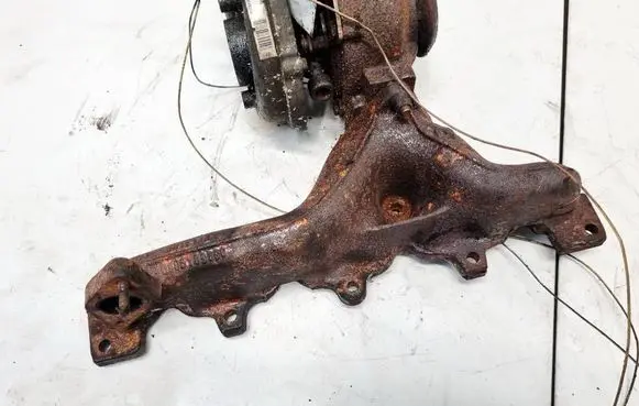 Ford Focus C-MAX Exhaust manifold 