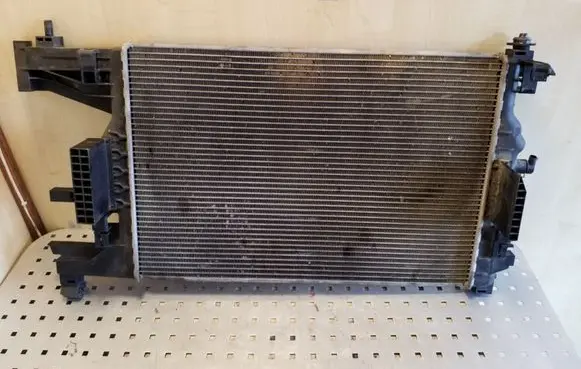 Opel Astra J Coolant radiator 13281773