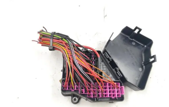 Audi A4 S4 B7 8E 8H Fuse module 8D1941824