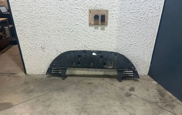 Peugeot 308 Front bumper skid plate/under tray 9677363680