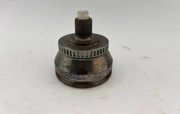 Volkswagen PASSAT B5 Driveshaft outer CV joint 8D0407305M