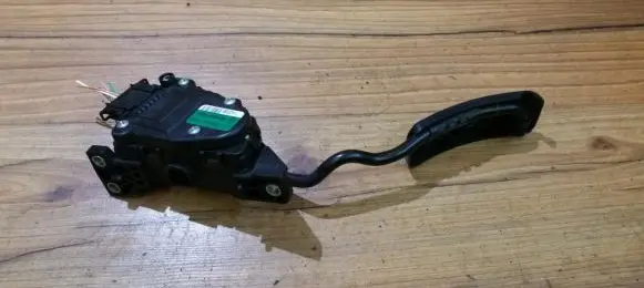 Renault Laguna II Accelerator throttle pedal 8200003393 6pv008119-03