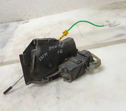 BMW 5 E39 Front door lock 67118352165