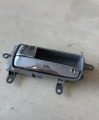 Nissan Altima Front door interior handle