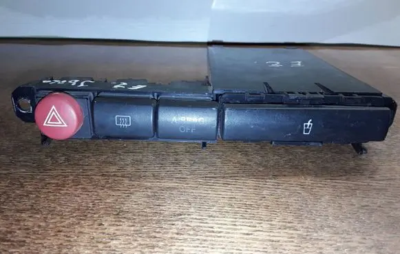 Seat Ibiza II (6k) Hazard light switch 8200063060