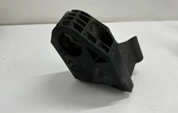 Mercedes-Benz C W206 Engine mounting bracket A6542236300