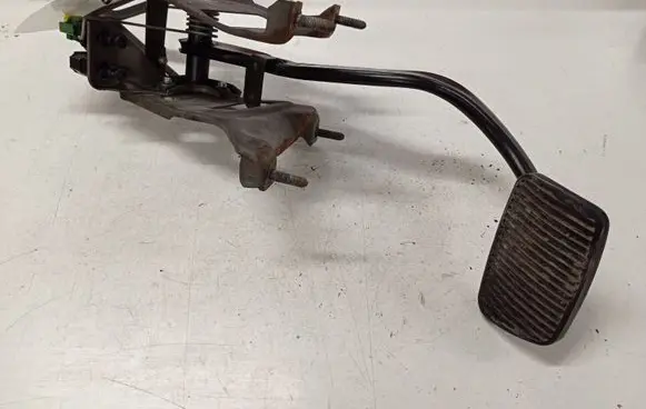 Saab 9-5 Brake pedal