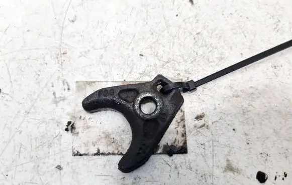 Volkswagen Golf III Fuel Injector clamp holder 035905251B
