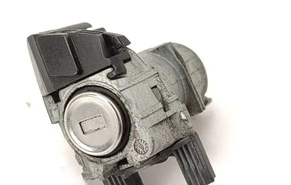 Mercedes-Benz C W205 Front door lock (next to the handle) 15628206