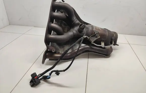 Toyota RAV 4 (XA50) Exhaust manifold