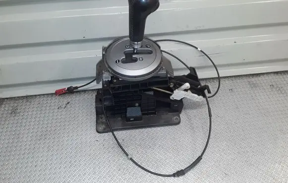 Mitsubishi Endeavor Gear shifter/selector MR953503