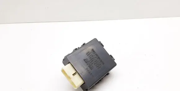 Toyota Avensis T270 Door control unit/module 8597020020 0515004140