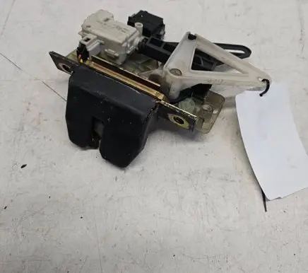 Volvo S70 V70 V70 XC Tailgate/trunk/boot lock/catch/latch 999065180