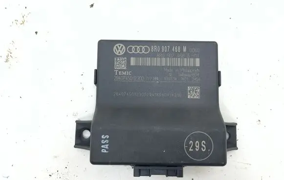 Audi A4 S4 B8 8K Gateway control module 8R0907468B