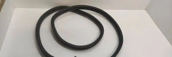 Rear door rubber seal (on body)