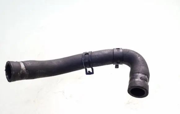 Volkswagen PASSAT B5 Engine coolant pipe/hose 058121058B